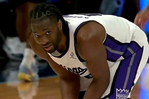 空空如也！阿丘瓦半场首发出战8分钟数据栏全部为零 正负值-14